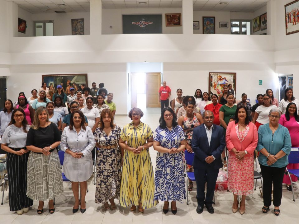 AEOFARD celebra clausura del Curso de Psicoprofilaxis Obstétrica 2025 con entrega de certificados a madres gestantes de la familia FARD
